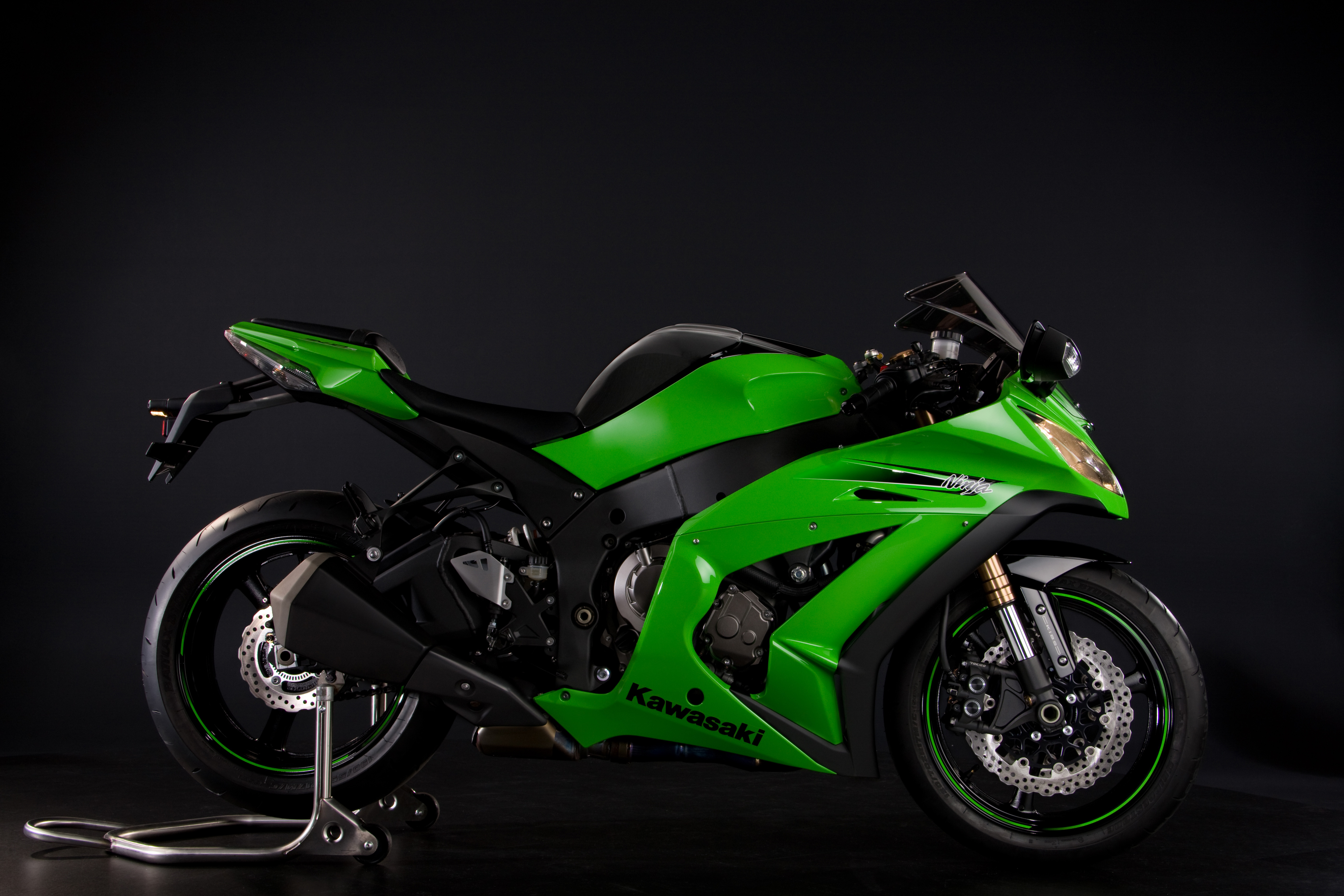 мотоцикл зелено-черный без смс
